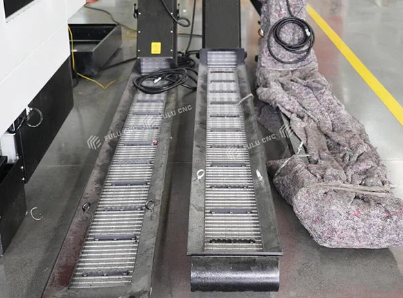 vertical machining center chain chip conveyor